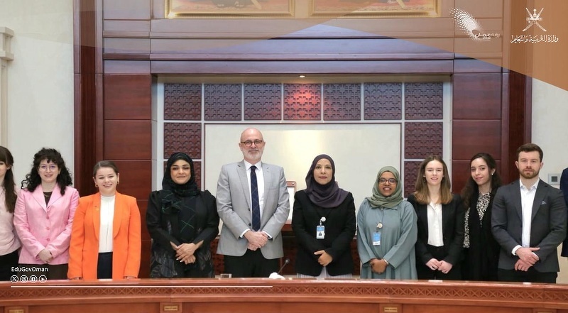 Minister of Education meets with the Oxford Diplomatic Society Delegation
