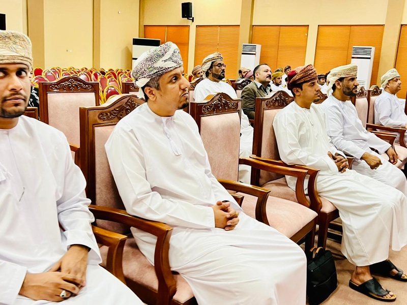 محاضرات توعوية  لأسبوع الأمن الإلكتروني بتعليمية ظفار 