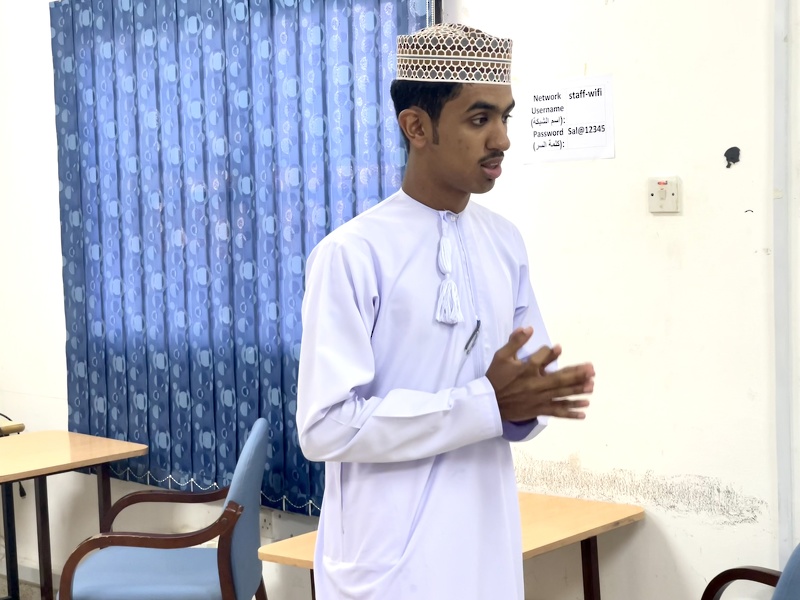   انطلاق مسابقة فن الخطابة والتحدث باللغة العربية الفصحى على مستوى مدارس تعليمية ظفار   