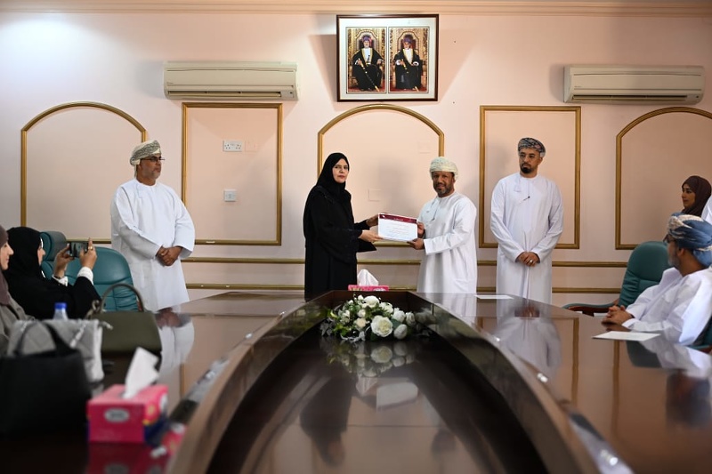 تعليمية محافظة الظاهرة تكرم المدارس المجيدة والحاصلة على المراكز الأولى والمطبقة لمشروع المواطنة