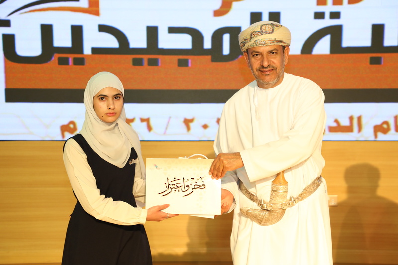 تعليمية الداخلية تكرّم 218 طالبًا وطالبة من المجيدين في التحصيل الدراسي