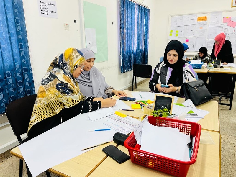 تعليمية ظفار تنفذ برنامج مهارات التفكير العليا لمعلمات المجال الثاني 