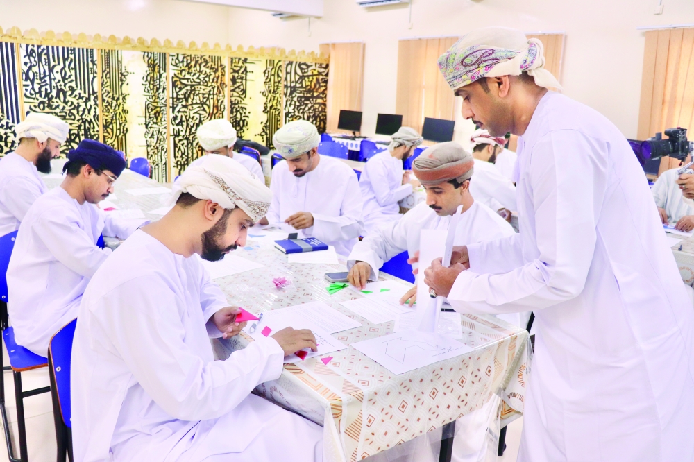 حلقة عمل حول أهمية الوسائل التعليمية في تحسين فاعلية الممارسات الصفية