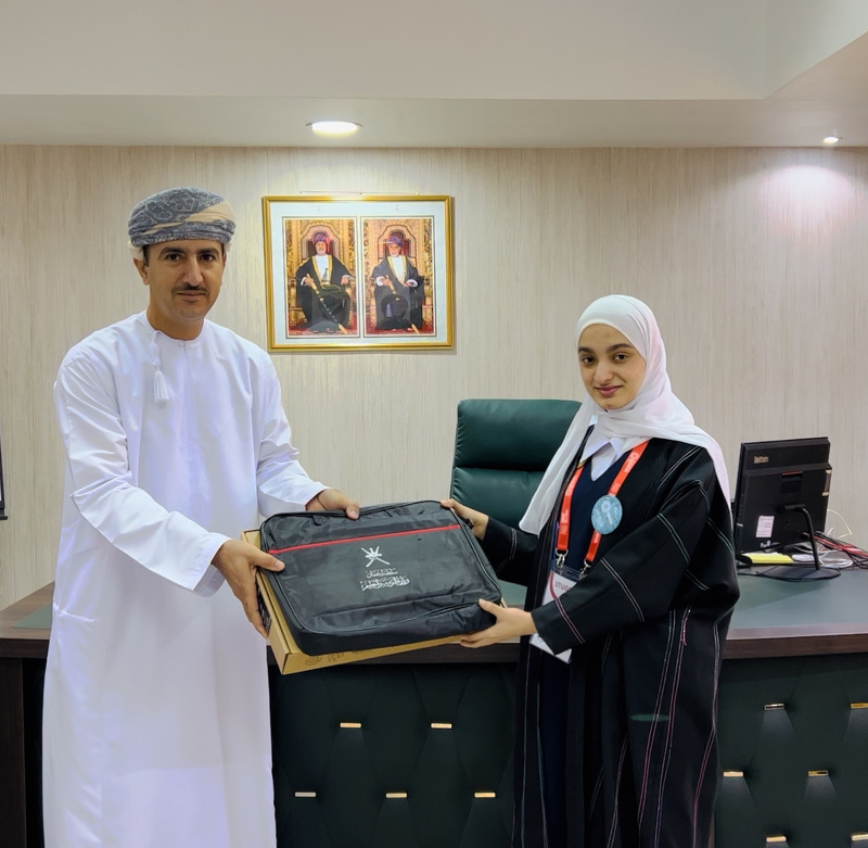 تكريم فريق سلطنة عمان  الذي حصد جائزتين في مسابقة فيرست جلوبال العالمية بسويسرا