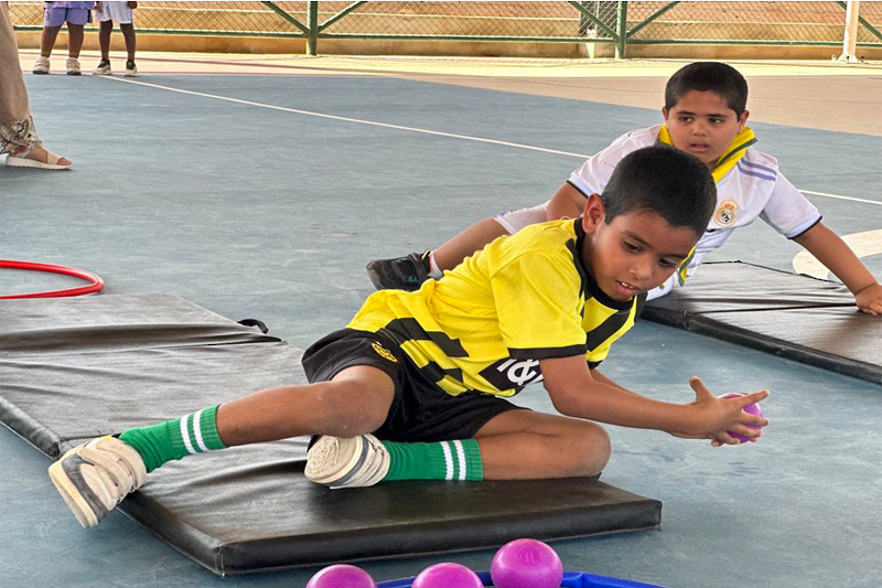 فقرات رياضية متنوعة في اليوم العماني للنشاط البدني بمدارس تعليمية الوسطى