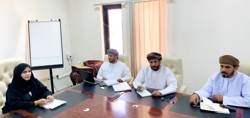 تعليمية ظفار تناقش ممكنات ووسائل تحسين البيئة التعليمية