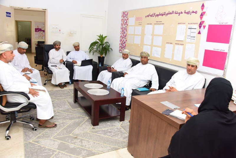 مستشار وزيرة التربية والتعليم للشؤون الادارية يزور عدد من مدارس جنوب الشرقية 