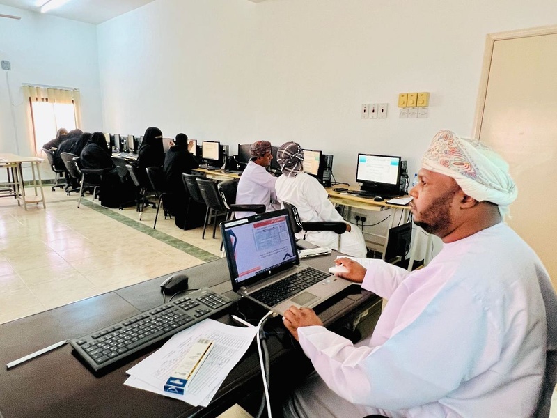 ختام  برنامج تنمية مهارات اخصائي الانظمة المدرسية بتعليمية ظفار