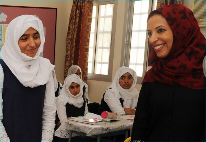 مديحة  الشيبانية تلتقي محافظ الظاهرة وتزور عددا من المدارس