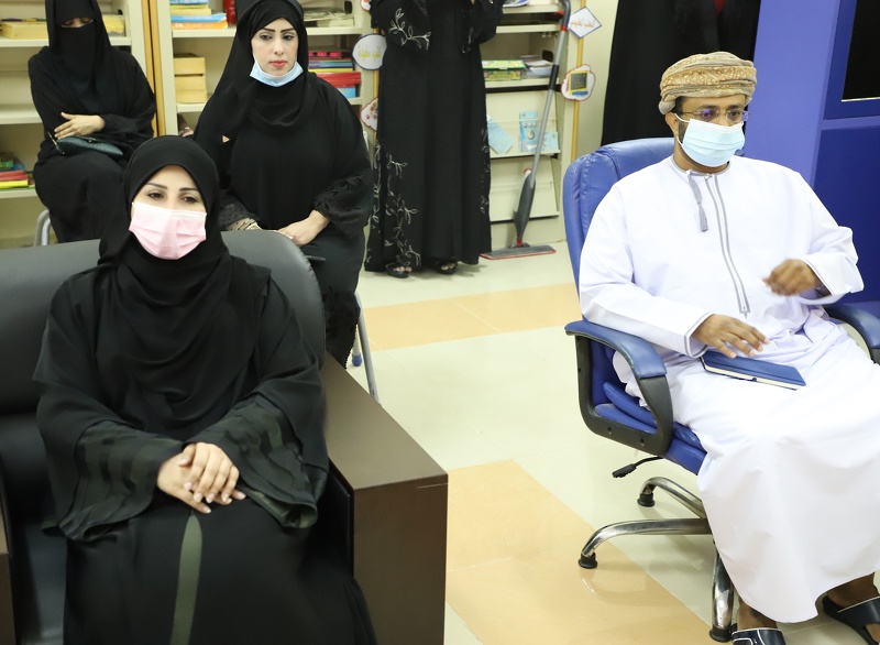 تعليمية ظفار تنظم  برنامجاً  انمائيا لتبادل زيارات مديرات مدارس مكاتب الإشراف التربوي بمدرسة السان للتعليم الأساسي(1-12)