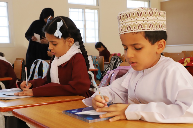 تزامنا مع بداية الفصل الدراسي الثاني للعام الدراسي 2023/2024م مدرسة قلعة الفكر للتعليم الأساسي للصفوف (1-4) تستقبل طلابها بمبناها الجديد بمنطقة صحلنوت