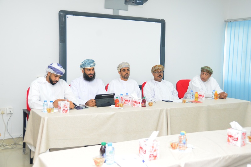 لجنة إحلال أجهزة التكييف تعقد اجتماعاً مع مدراء ومديرات المدارس المستهدفة في الدفعة الثانية بتعليمية جنوب الشرقية .