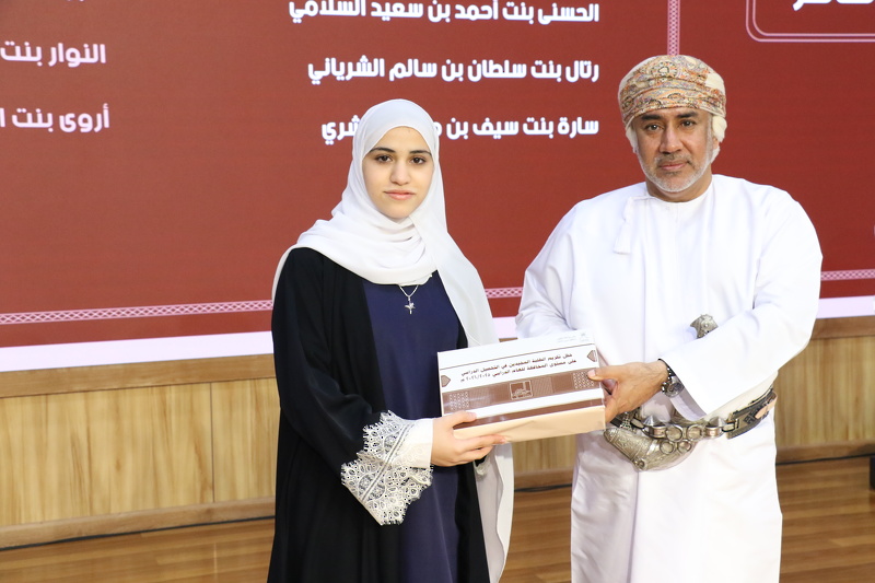 تعليمية جنوب الباطنة تحتفي بالطلبة المجيدين في التحصيل الدراسي