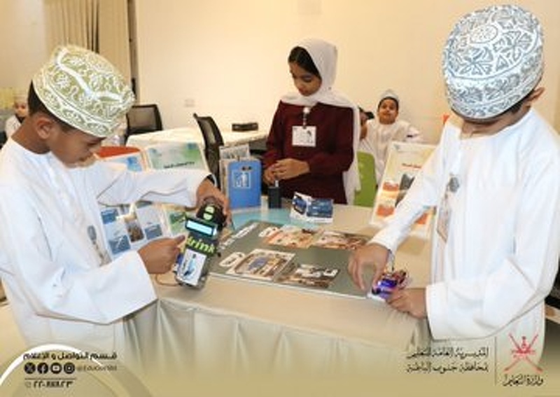 وكيل التعليم يطلع على مشاريع الأسبوع الوطني للعلوم والتكنولوجيا والهندسة والرياضيات بجنوب الباطنة