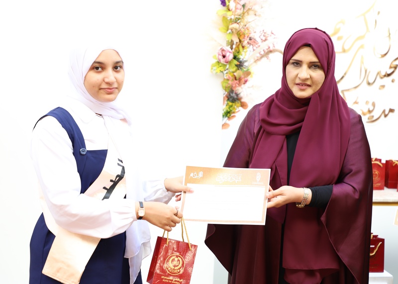 الاحتفال بتكريم الطالبات المجيدات بمدرسة مدينة الحق للتعليم الأساسي (١-١٢)