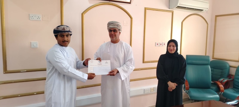 الاحتفال بتكريم المعلمين والطلبة المجيدين في مسابقات أولمبياد الابتكار والروبوت والذكاء الاصطناعي بتعليمية محافظة الظاهرة 