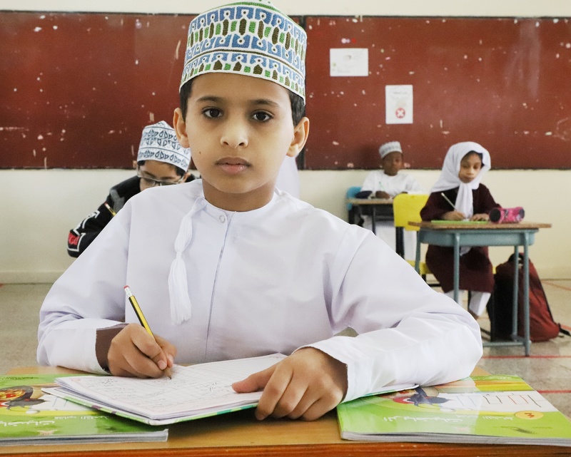 مدير عام تعليمية ظفار يزور عدد من مدارس ولاية صلالة