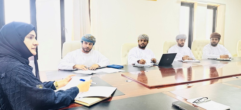 اجتماع لجنة المناقصات الفرعية بتعليمية ظفار