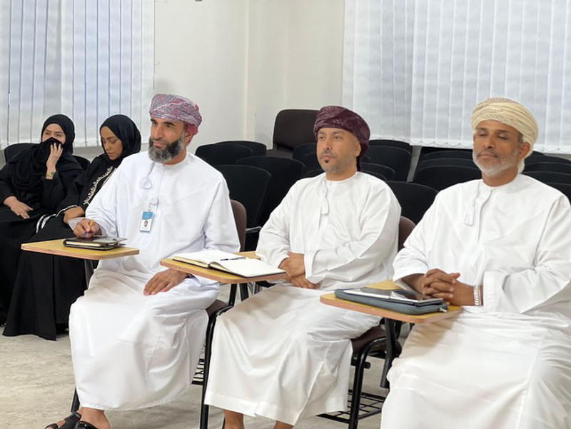   فريق الإشراف المركزي بوزارة التربية والتعليم يختتم زيارته لتعليمية ظفار