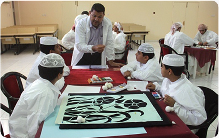 25 طالبا يشاركون في الطباعة على الأستنسل بتعليمية البريمي