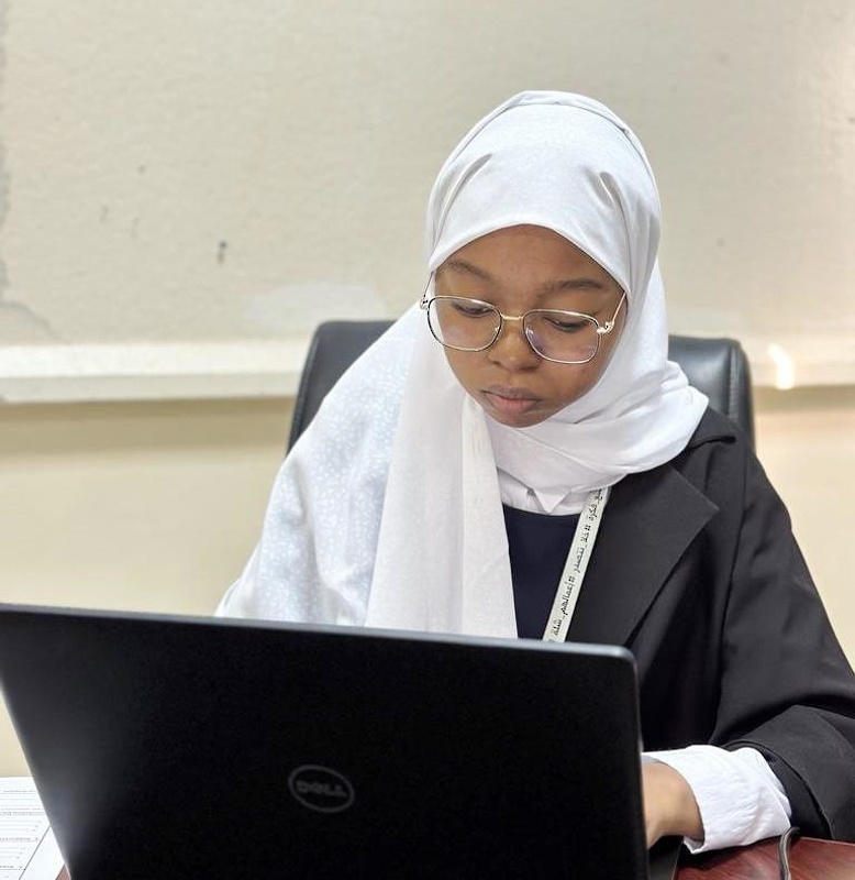 تنفيذ الدور النصف النهائي من مسابقة الكتابة الإلكترونية باللغة الإنجليزية لطلبة الصف الحادي عشربمدارس تعليمية ظفار