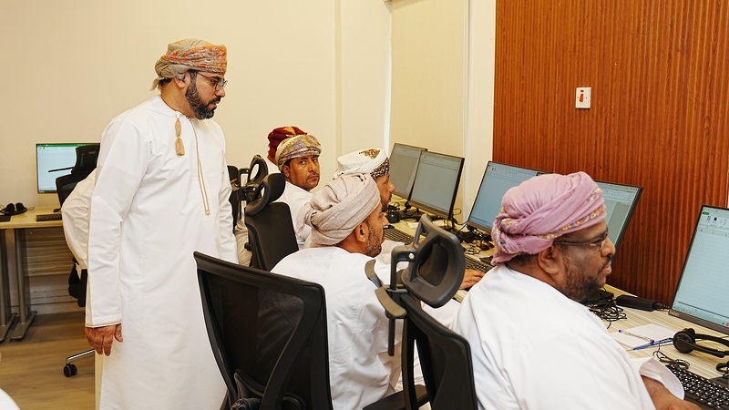 برنامجاً تدريبياً متقدماً في مايكروسوفت إكسل بتعليمية جنوب الشرقية