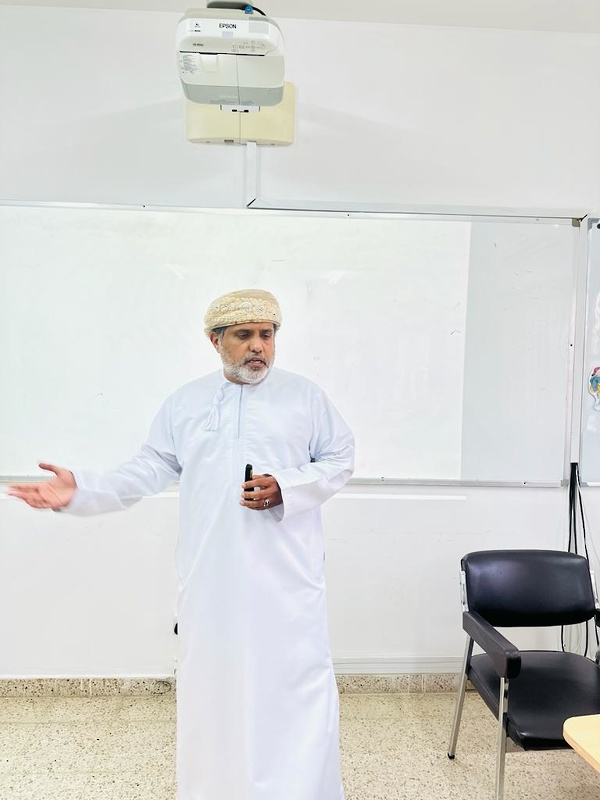 البرنامج التدريبي لتنمية وتطوير المهارات الاكاديمية للمعلمات القائمات بالتدريس في مجال محو الأمية بتعليمية ظفار