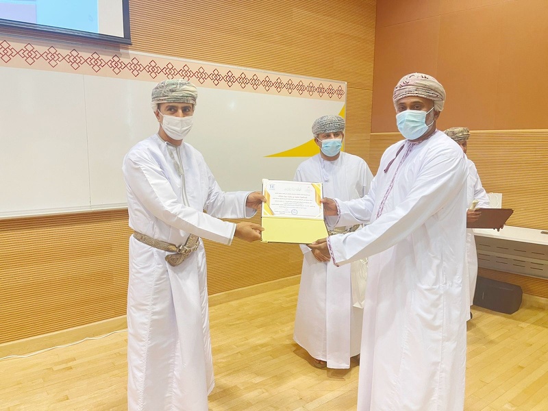 بمناسبة اليوم العالمي للغة العربية مدير عام تعليمية ظفار يرعى فعالية  بمركز السلطان قابوس الترفيهي.