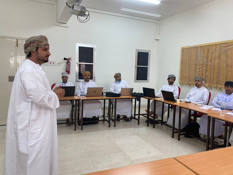 اختتام حلقة العمل حول تنظيم وتحليل البيانات بتعليمية محافظة الظاهرة   
