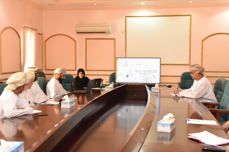 فريق عمل إدارة نظام الموارد البشرية مورد المركزي يزور تعليمية محافظة الظاهرة