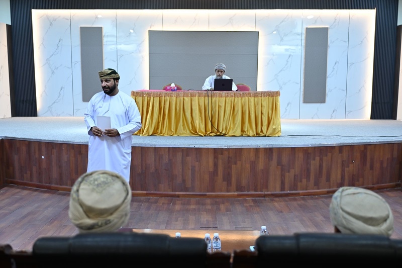 مناقشة الاستعداد لتنفيذ قافة الوسائل التعليمية ابتكار وتواصل بتعليمية محافظة الظاهرة