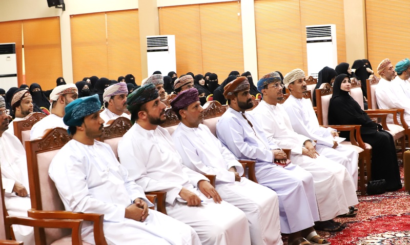  لقاء تعريفي مع إدارات مدارس تعليمية ظفار حول مبادرة قافلة الوسائل التعليمية 