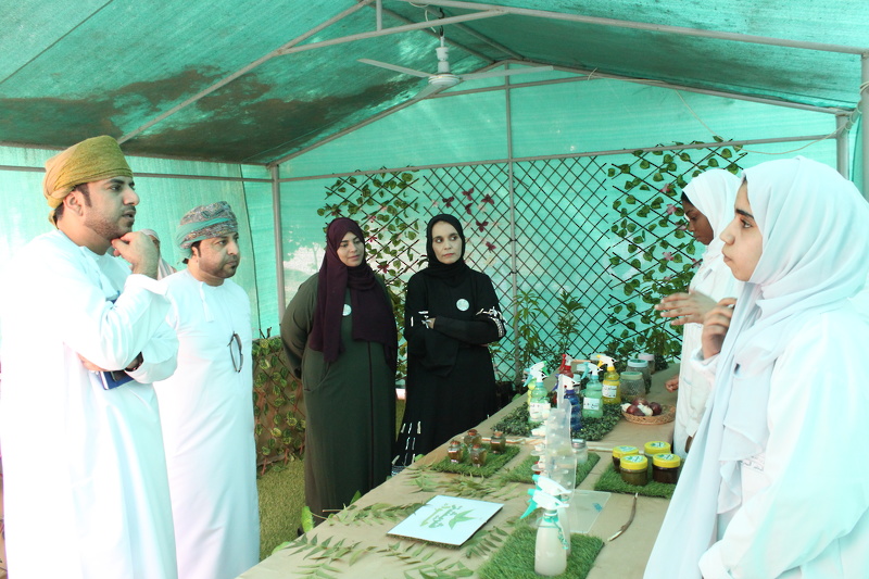 اعضاء من اليونسكو يزور مدارس تعليمية شمال الباطنة لتقييم البرامج والمشاريع 