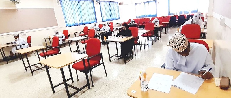 اختبار التصفية الأولى للأولمبياد العلمي الوطني الرياضيات والعلوم (8 - 9) واختبار التصفية النهائي لأولمبياد العلمي الوطني الرياضيات والكيمياء (10- 11 ) بتعليمية ظفار