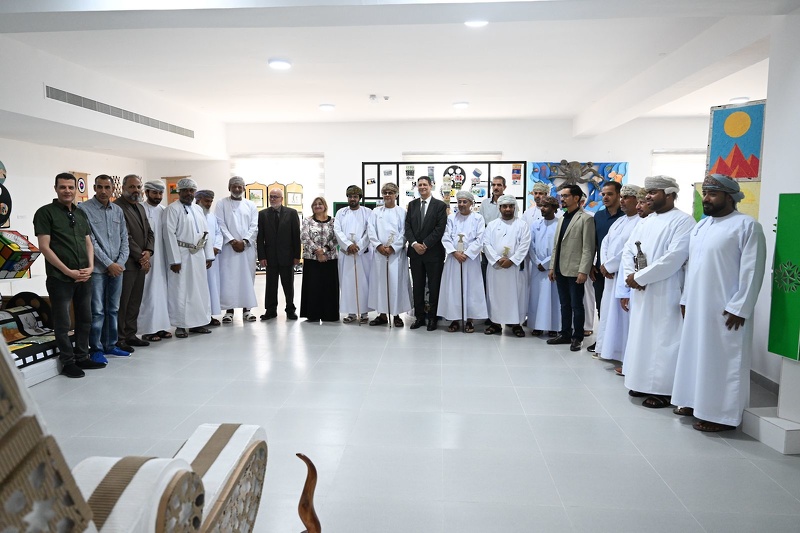 تعليمية محافظة الظاهرة تقيم المعرض الفني الجزء من الكل للنسخة الثالثة بين أروقة الكلية العلمية للتصميم