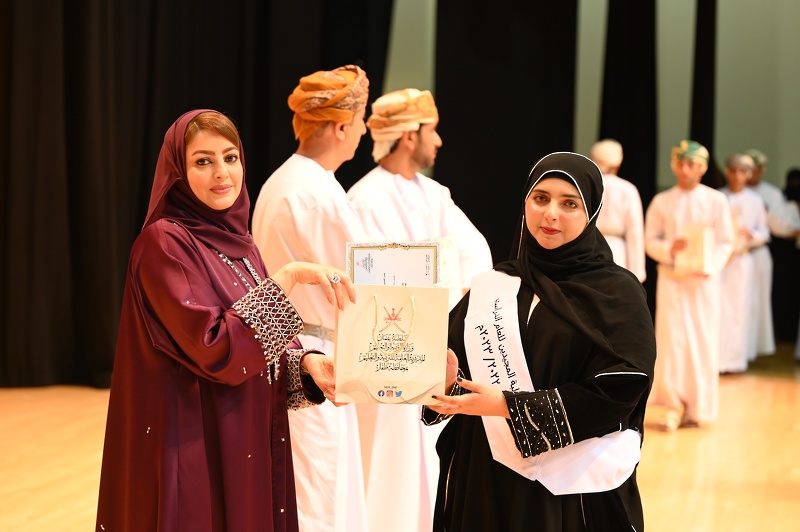 المديرية العامة للتربية والتعليم بمحافظة ظفار تحتفل بتكريم الطلبة المجيدين في التحصيل الدراسي