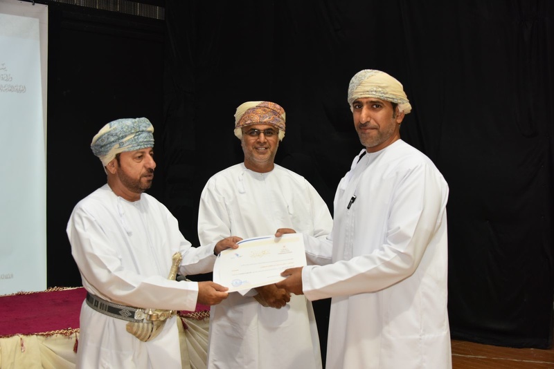 تنظيم ملتقى تعزيز الشراكة بين المدرسة والأسرة في تربية الأبناء بتعليمية محافظة الظاهرة