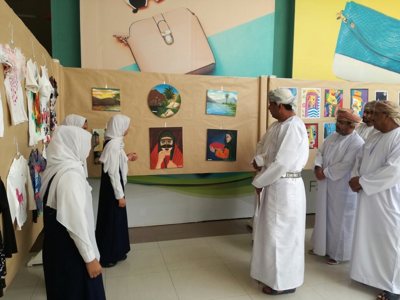 تحت شعار الفنون تغرد مدرسة اسماء بنت الصلت  بعبري  تنظم معرضاً فنياً ضمن ملتقى همم بالتواصل ترتقي 