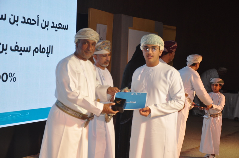 مجلس أولياء الأمور بولاية عبري وبالتعاون مع مجالس أولياء الأمور بولايتي ضنك وينقل  يكرمون الطلبة المجيدين في التحصيل الدراسي والأنشطة التربوية بمدارس محافظة الظاهرة 