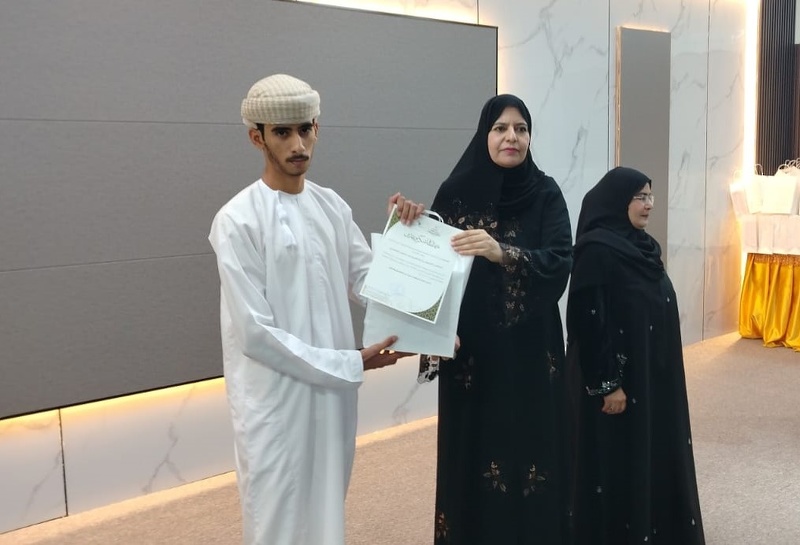  الاحتفال بتكريم الطلبة المجيدين والفائزين في الأنشطة المدرسية بمدارس محافظة الظاهرة