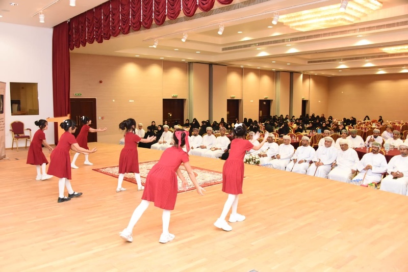 حفل تسليم شهادات خريجي البرامج التدريبية التخصصية للدفعات (الرابعة-الخامسة-السادسة) من خريجي المعهد التخصصي