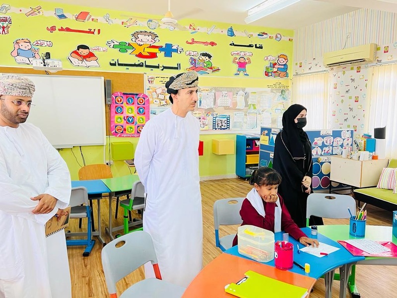 مدير عام تعليمية ظفار يزور عدد من مدارس ولاية صلالة 