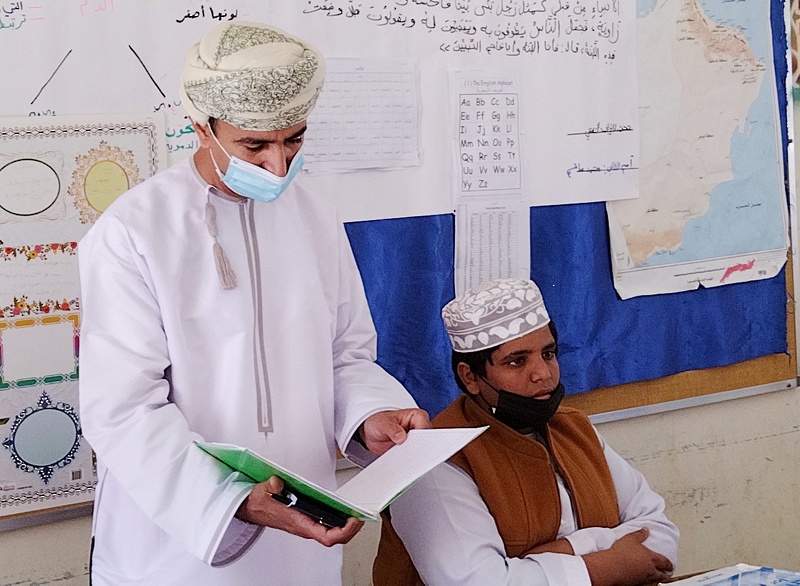 مدير عام تعليمية ظفار يزور مدارس ولاية شليم وجزر الحلانيات