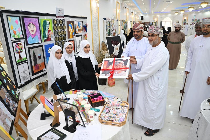 تعليمية محافظة الظاهرة تفتتح المعرض الفني لمادة الفنون التشكيلية لمدارس ولاية ضنك