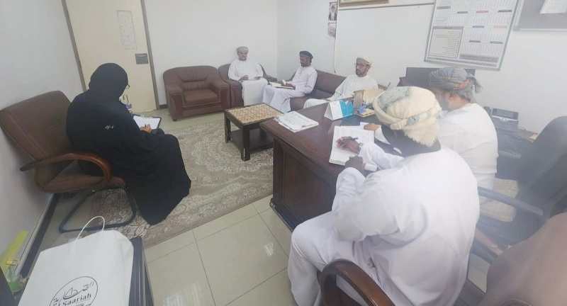 اجتماعًا تنسيقيًا لجائزة الجمعية العمانية للكتاب والأدباء بتعليمية جنوب الشرقية