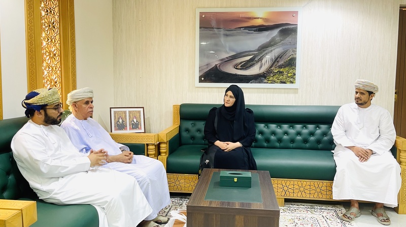 المديرة العامة للتربية والتعليم بمحافظة ظفار تستقبل أعضاء اللجنة العمانية لحقوق الإنسان، وممثل جمعية الأطفال أولًا