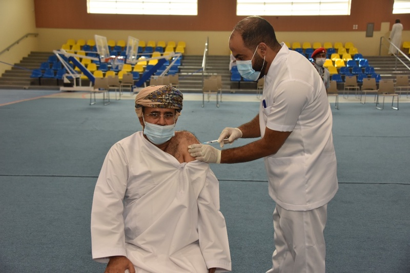 تطعيم الموظفين والموظفات ضد  فيروس كورونا بتعليمية محافظة الظاهرة 