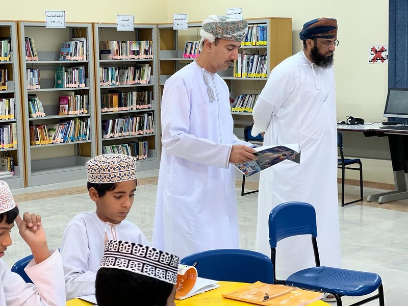 مدير عام تعليمية ظفار يواصل زياراته الميدانية لعدد من مدارس ولاية صلالة   