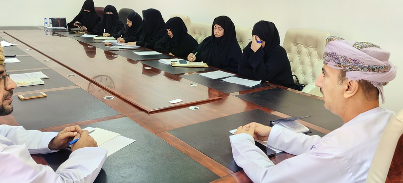 مدير عام تعليمية ظفار يلتقي بعدد من رؤساء مجالس أولياء الأمور