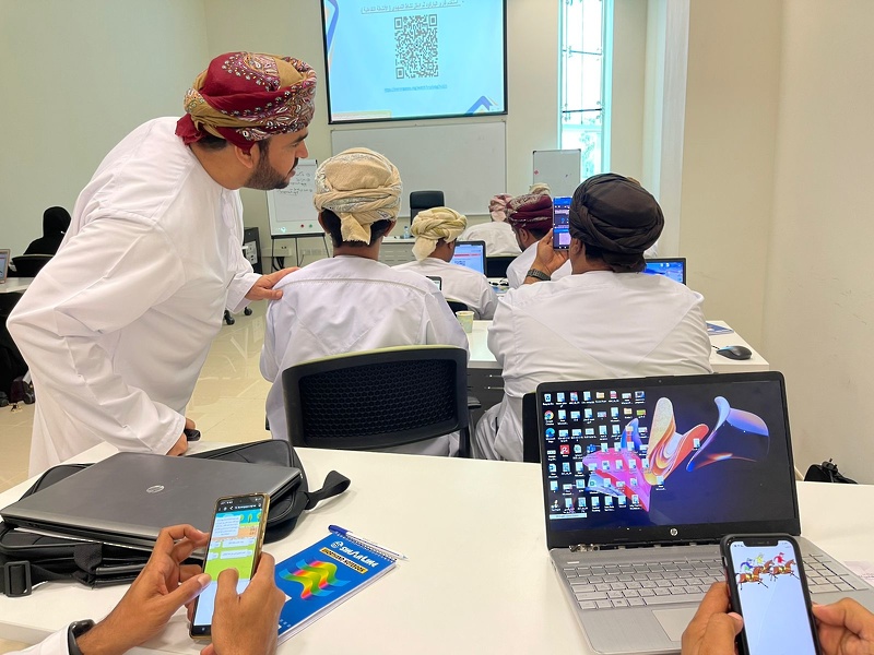 ختام برنامج التسويق المعلوماتي وتصميم المحتوى التعليمي لمراكز مصادر التعلم بتعليمية ظفار
